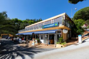 Bar y Mini Market del Camping el Far en Calella