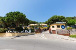 Entrada del Camping El Far en Calella