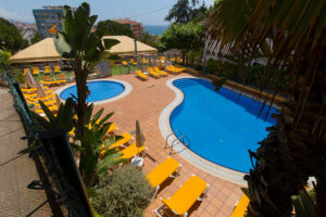 Piscina del camping El Far en Calella