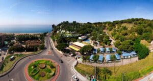 Vista aerea del camping El Far en Calella